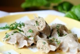 Pierogi żytnie z farszem mięsno-pieczarkowym 